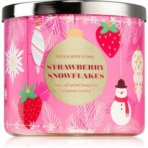 Bath & Body Works Strawberry Snowflakes vonná sviečka 411 g vyobraziť